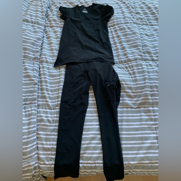 Adar Scrubs Set of 3 - Picture 5 of 6